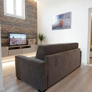 https://domus-25-tiny-suite.taorminaitalyhotels.com