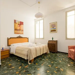 https://kyras-house.hotelslidodijesolo.com
